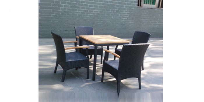 Ratan table with 4 chairs