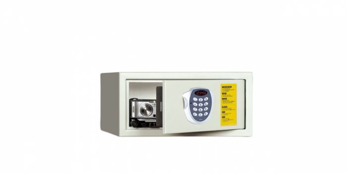Safe with electronic lock