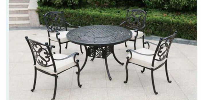 Garden round table with firepit