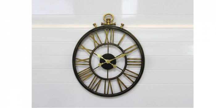 Wall clock with gold metal wall surface, 51x3x60cm.